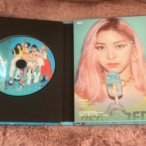 * KPOP* ♥️ Itzy Official Album ´ Icy´ ♥️- No Photoca… - Picture 3 of 3